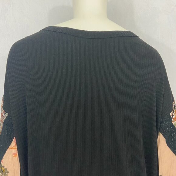 Gimmicks Women's Blouse Top Sz M Black Lace & Floral Accents V-Neck Long Sleeve - Picture 7 of 11